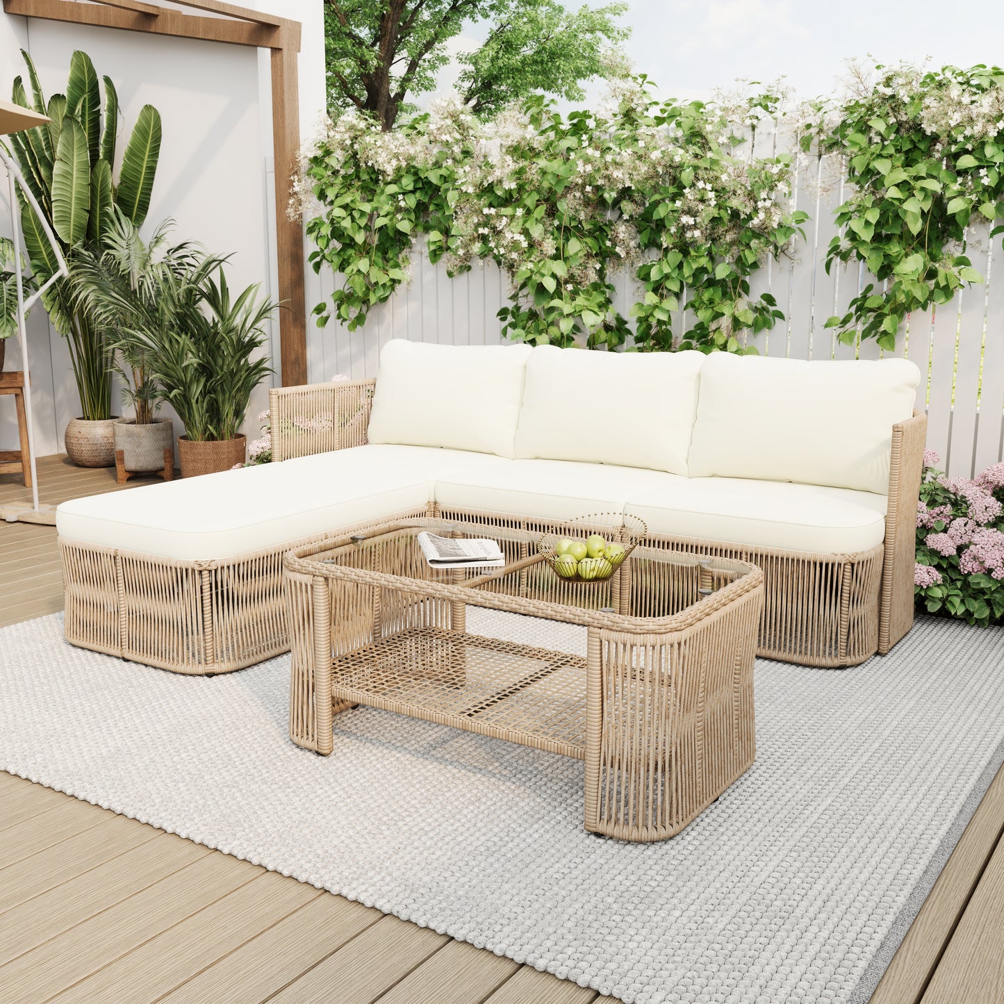 Coussins crème sur les assises extérieures Alba en résine tressée beige